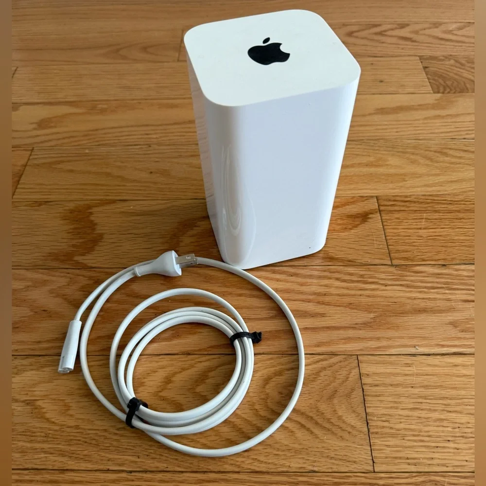 Apple AirPort Extreme Base Station (6th Generation) wireless router